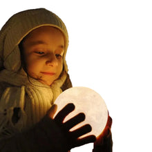 Charger l'image dans la galerie, Lampe Lune 3D LED — Veilleuse Tactile Rechargeable
